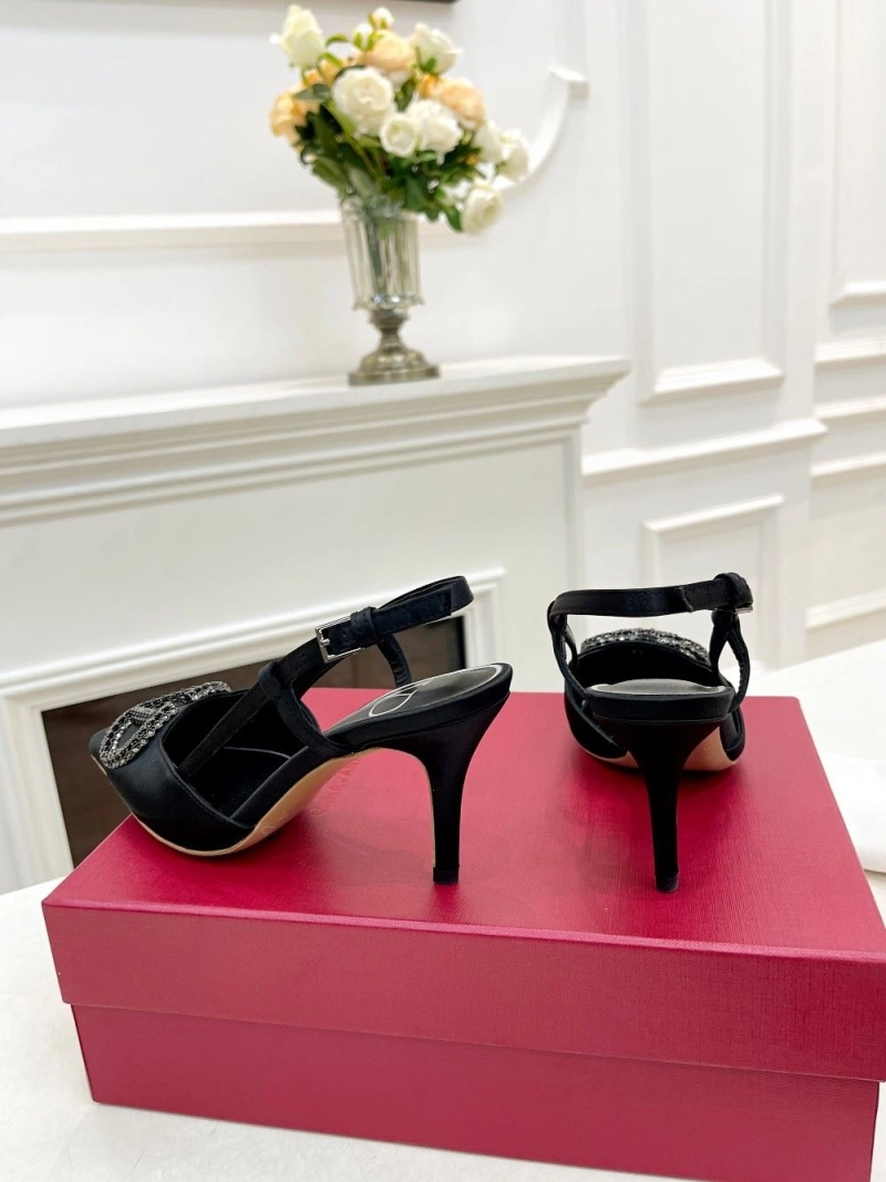 WellDesigned Vxlxntino Sandals 231831
