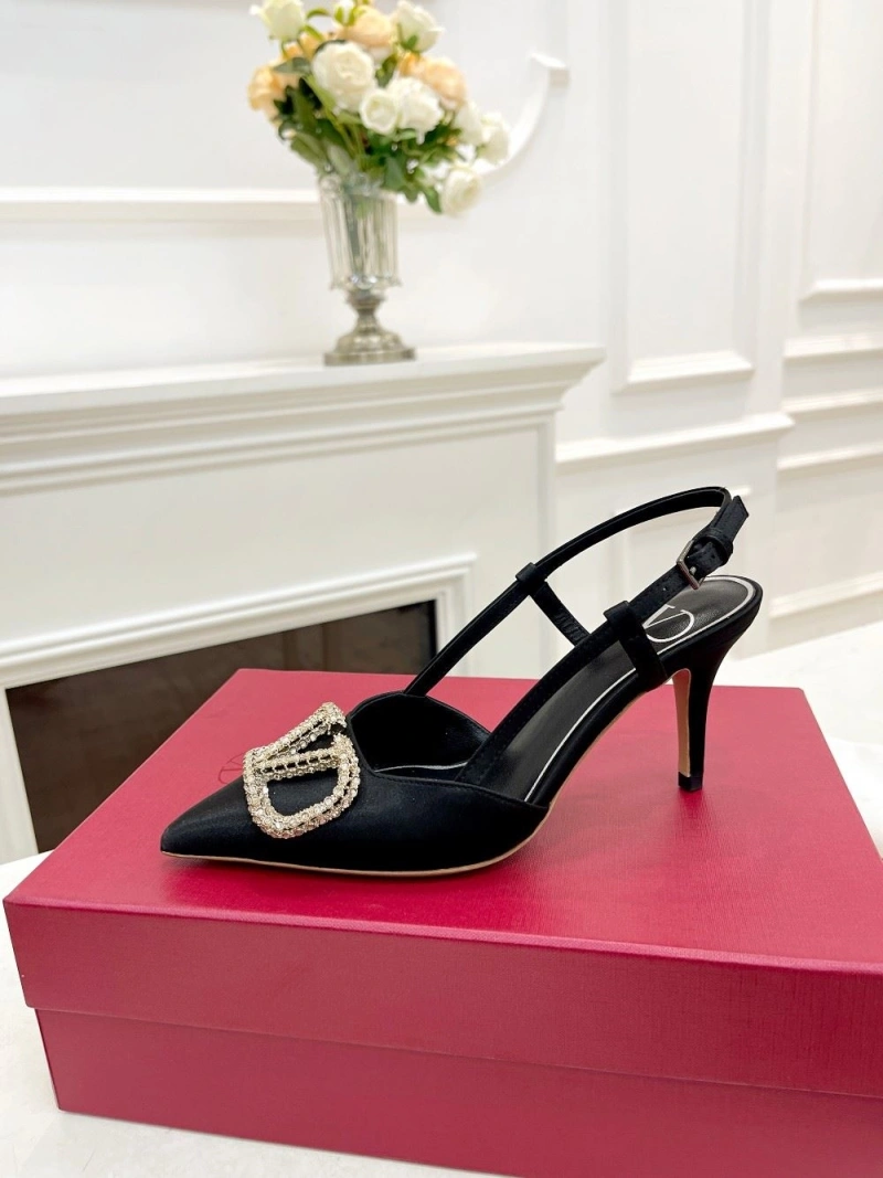 Classic Vxlxntino Sandals 231820