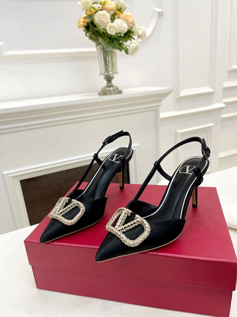 Classic Vxlxntino Sandals 231820