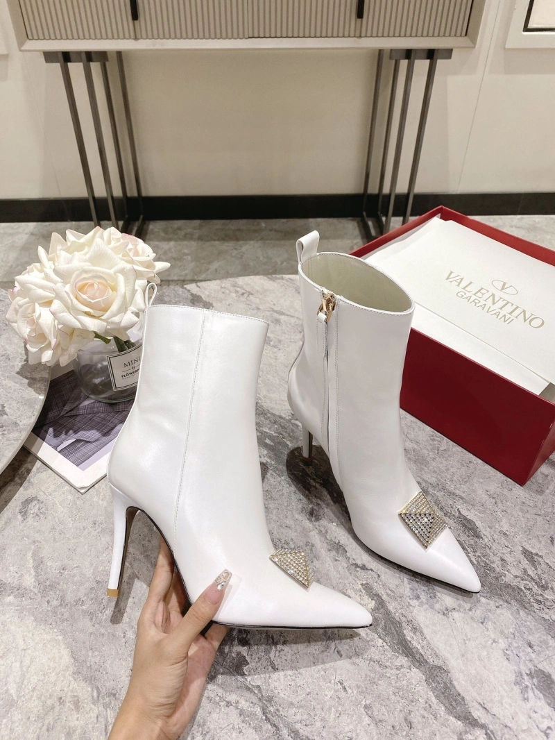 Versatile Vxlxntino Boots 232584