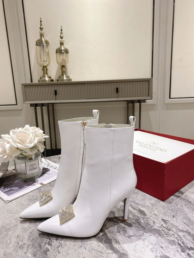Versatile Vxlxntino Boots 232584