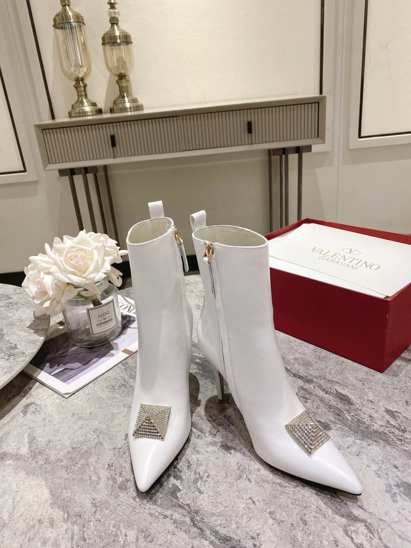 Versatile Vxlxntino Boots 232584