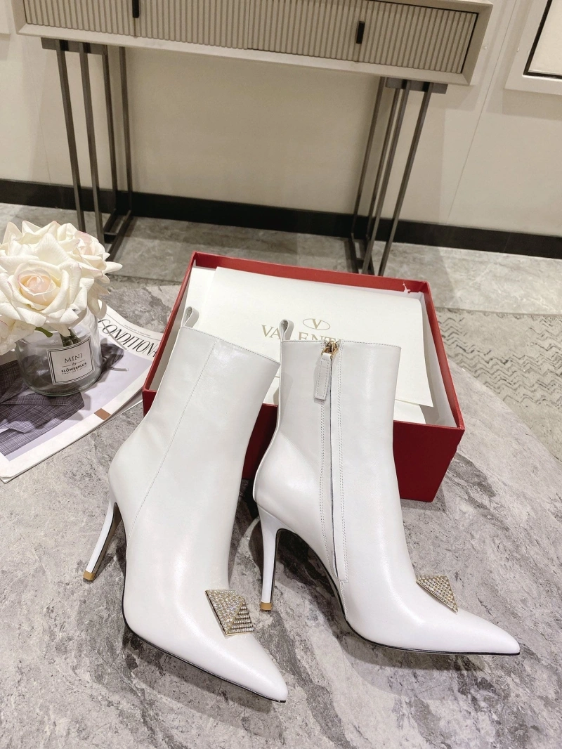 Versatile Vxlxntino Boots 232584