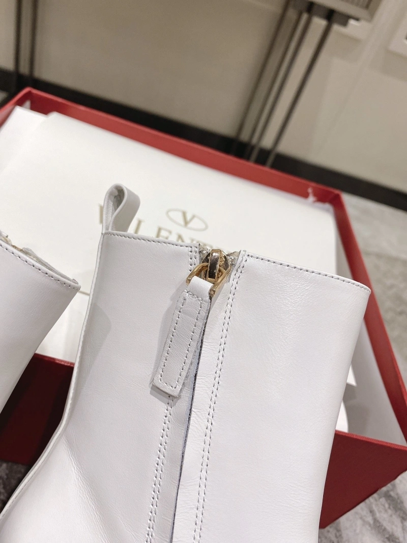 Versatile Vxlxntino Boots 232584
