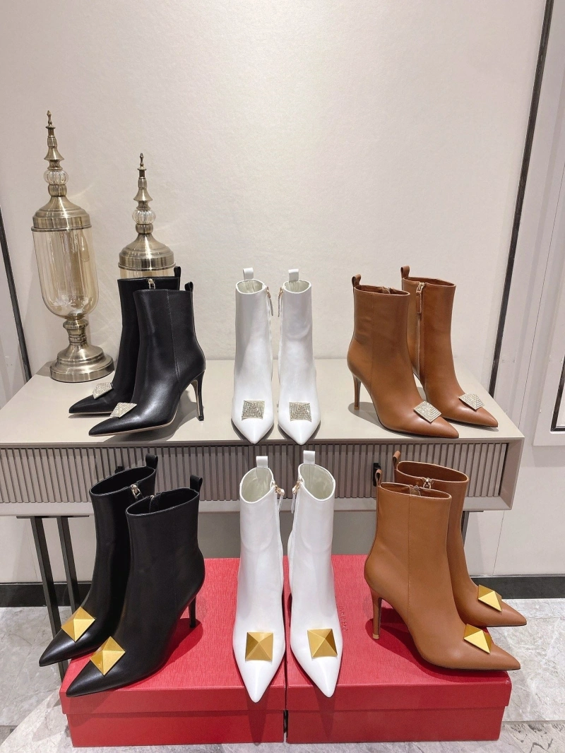 Versatile Vxlxntino Boots 232584