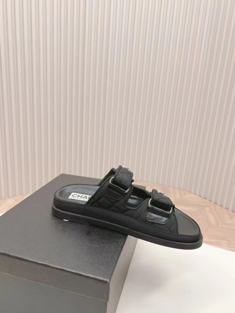 WellDesigned Chxnxl Sandals 130837