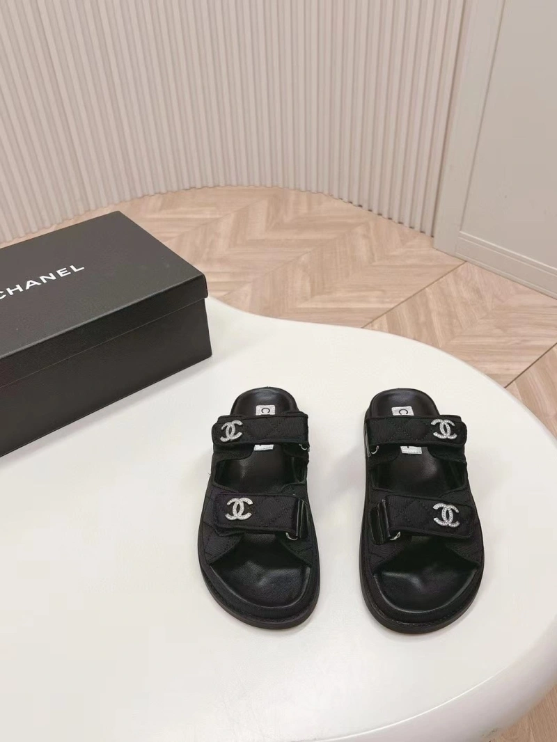 WellDesigned Chxnxl Sandals 130837