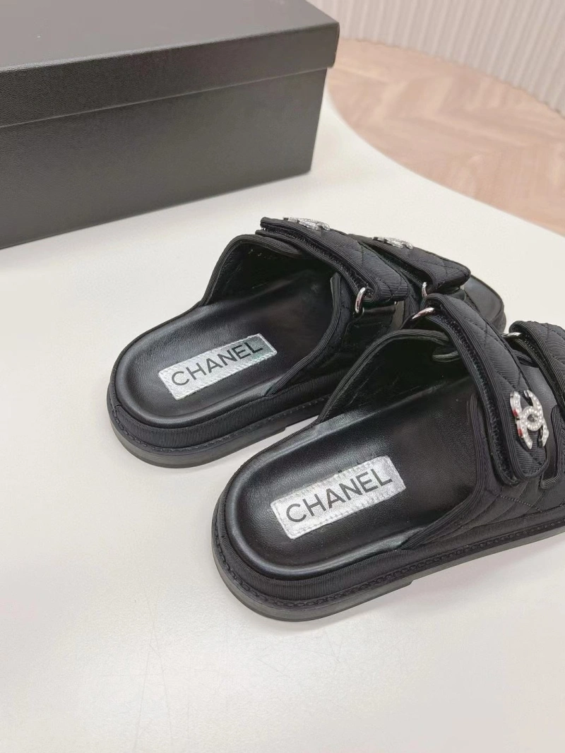 WellDesigned Chxnxl Sandals 130837