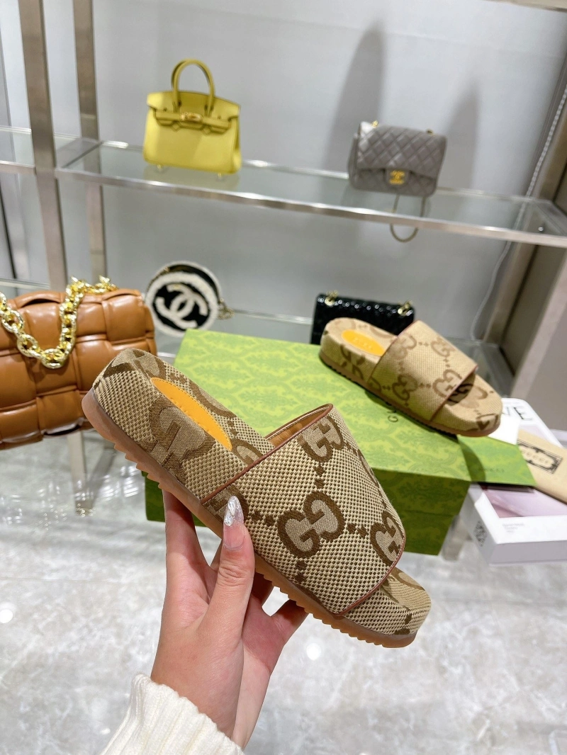 Resilient Gxccx Slippers 164349