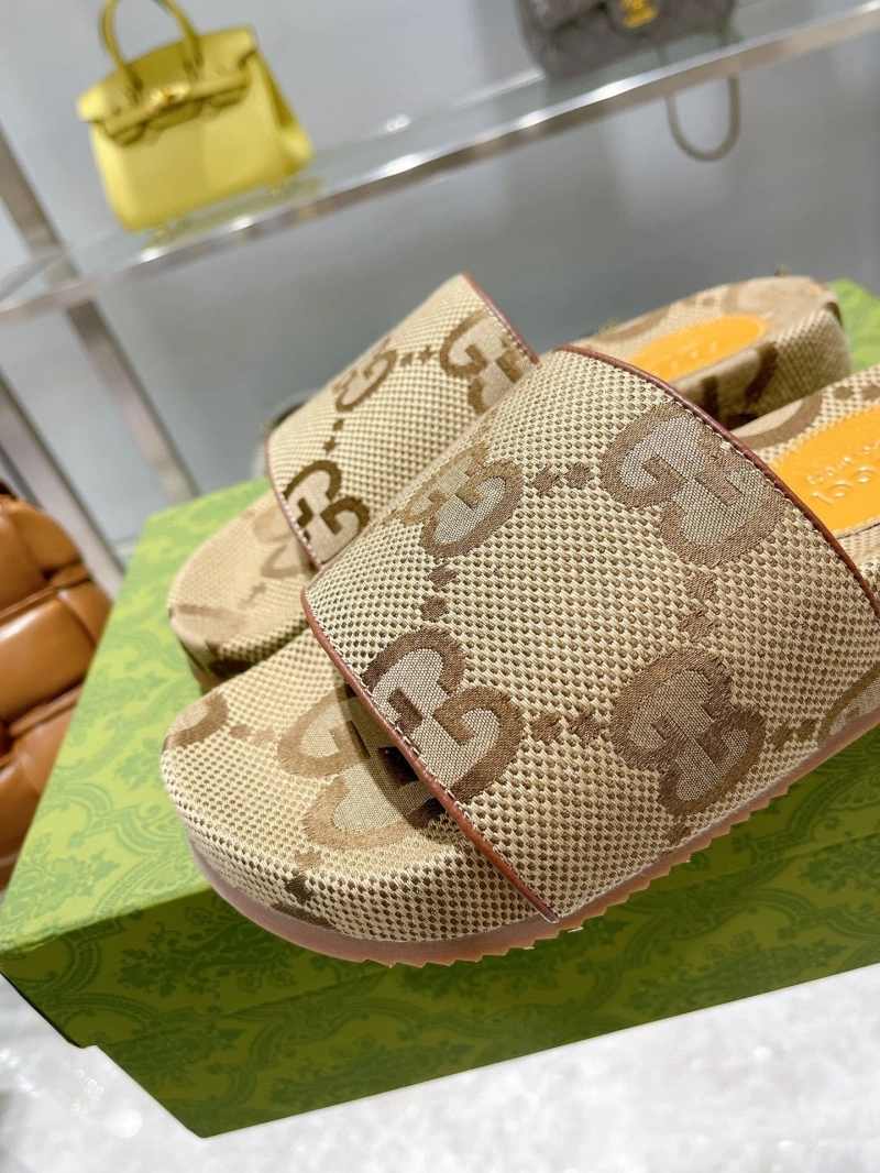 Resilient Gxccx Slippers 164349