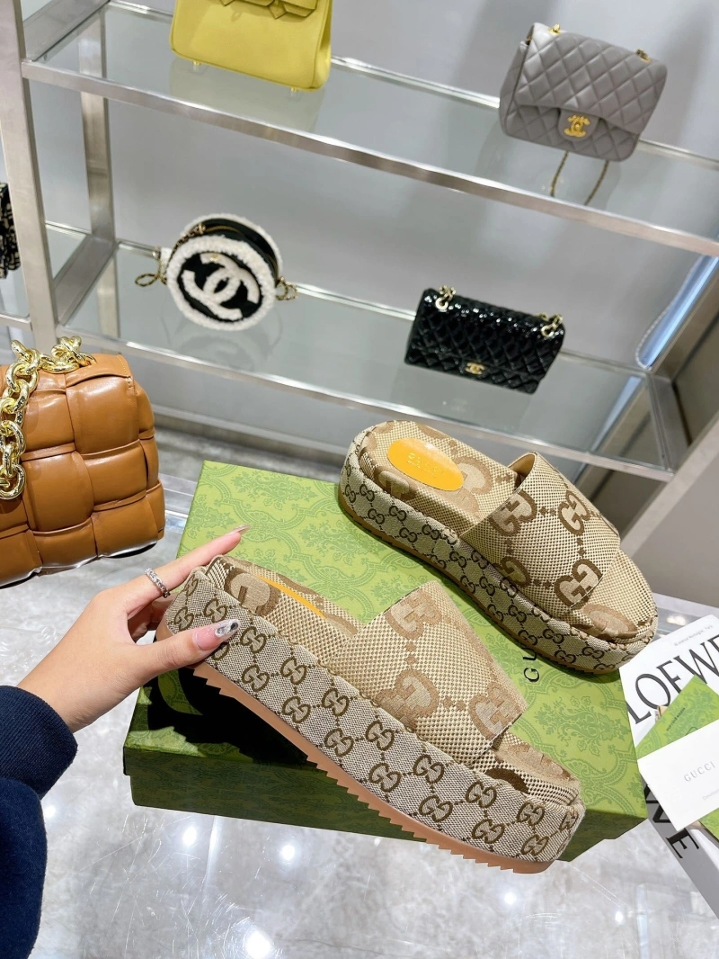Versatile Gxccx Slippers 164342