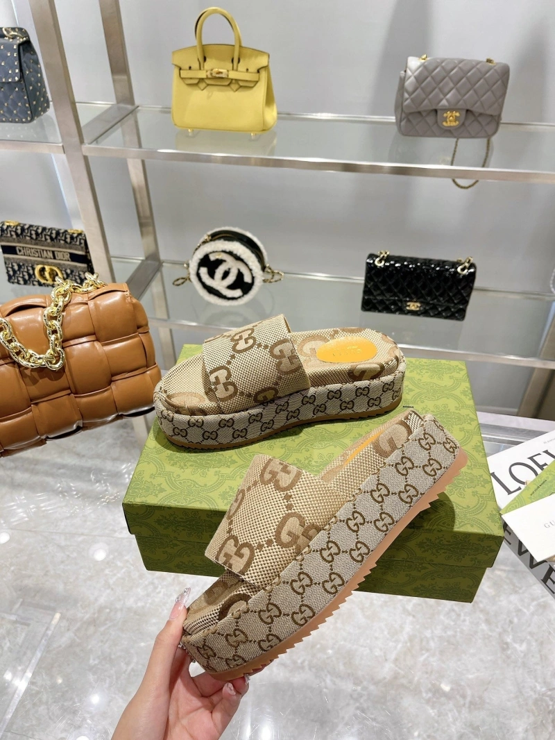 Versatile Gxccx Slippers 164342
