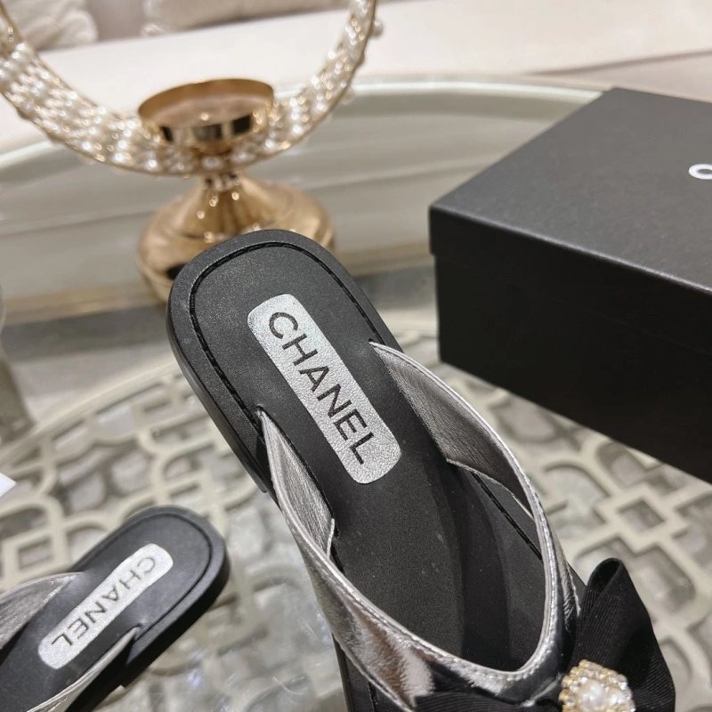 Bright Chxnxl Slippers 130337