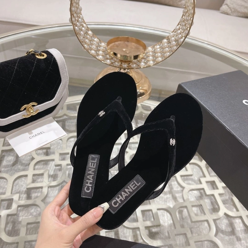 HighQuality Chxnxl Slippers 130333
