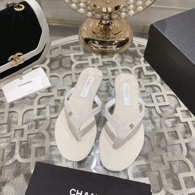Sleek Chxnxl Slippers 130329