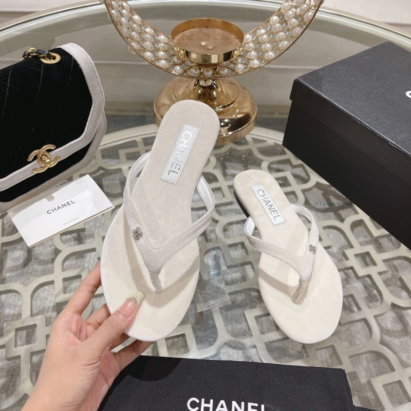 Sleek Chxnxl Slippers 130329