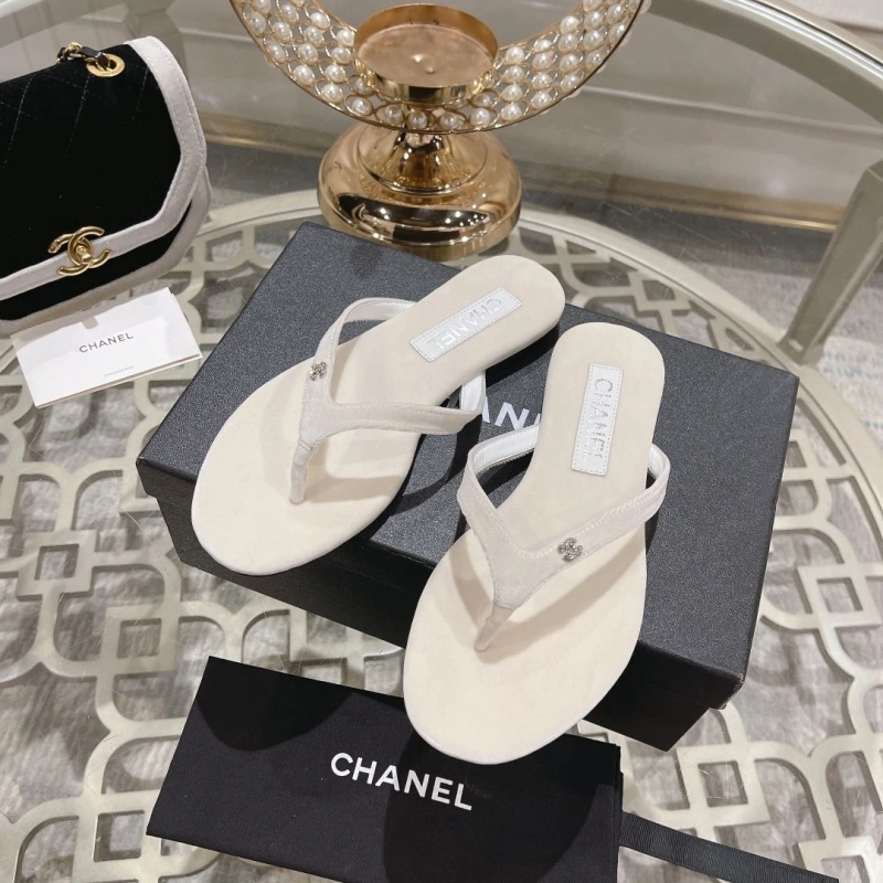 Sleek Chxnxl Slippers 130329