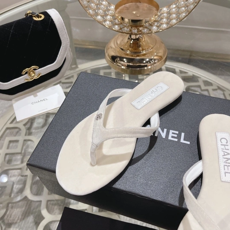 Sleek Chxnxl Slippers 130329