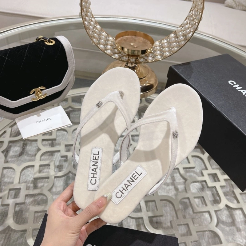 Sleek Chxnxl Slippers 130329