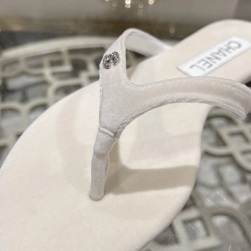 Sleek Chxnxl Slippers 130329