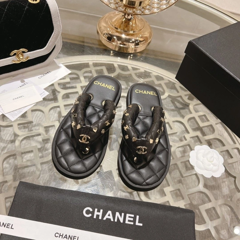 Affordable Chxnxl Slippers 132304
