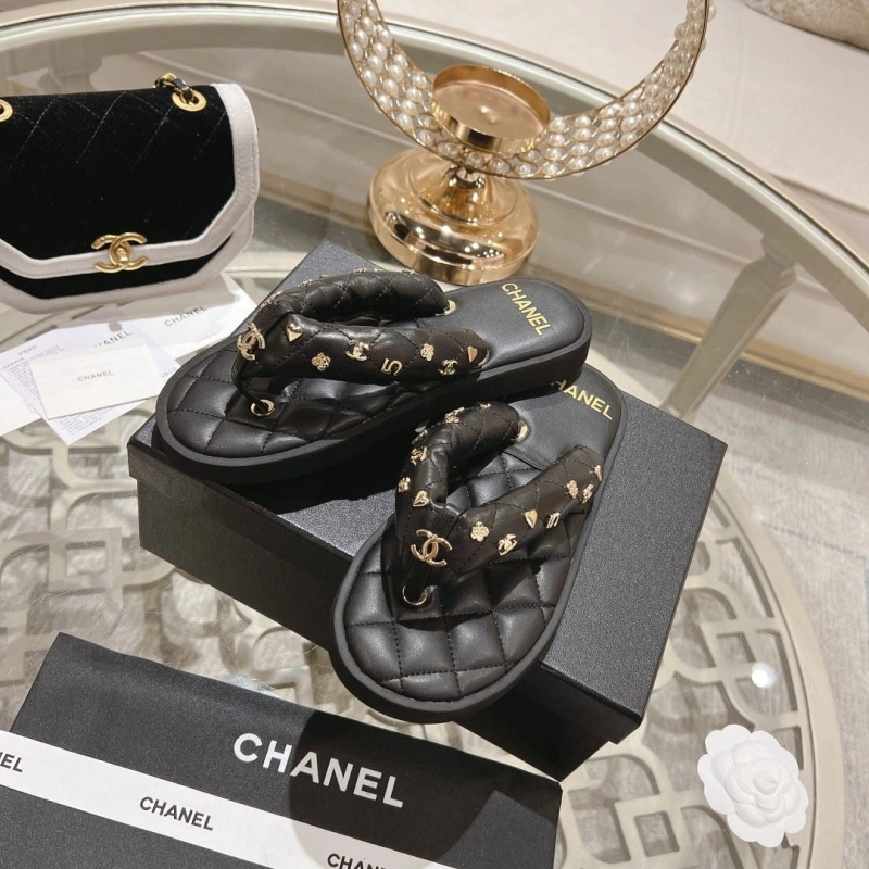 Affordable Chxnxl Slippers 132304