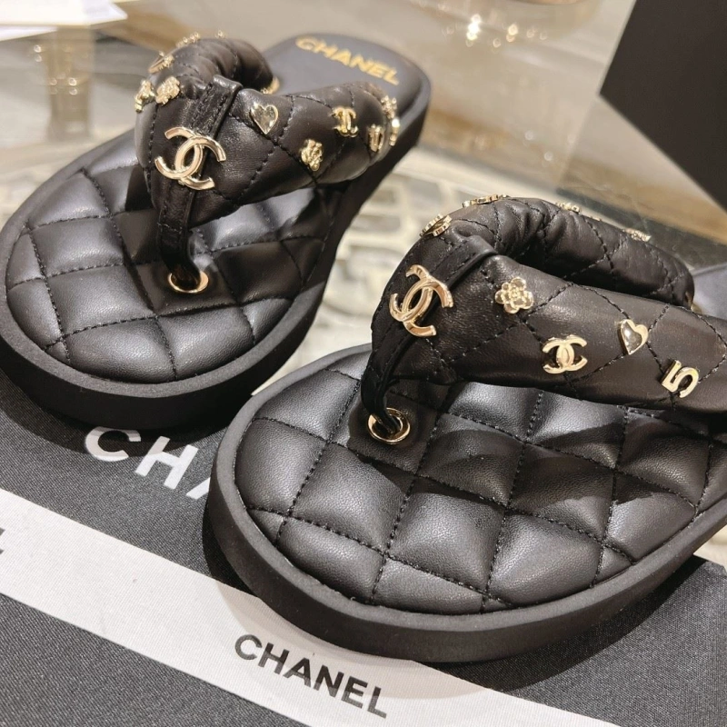 Affordable Chxnxl Slippers 132304