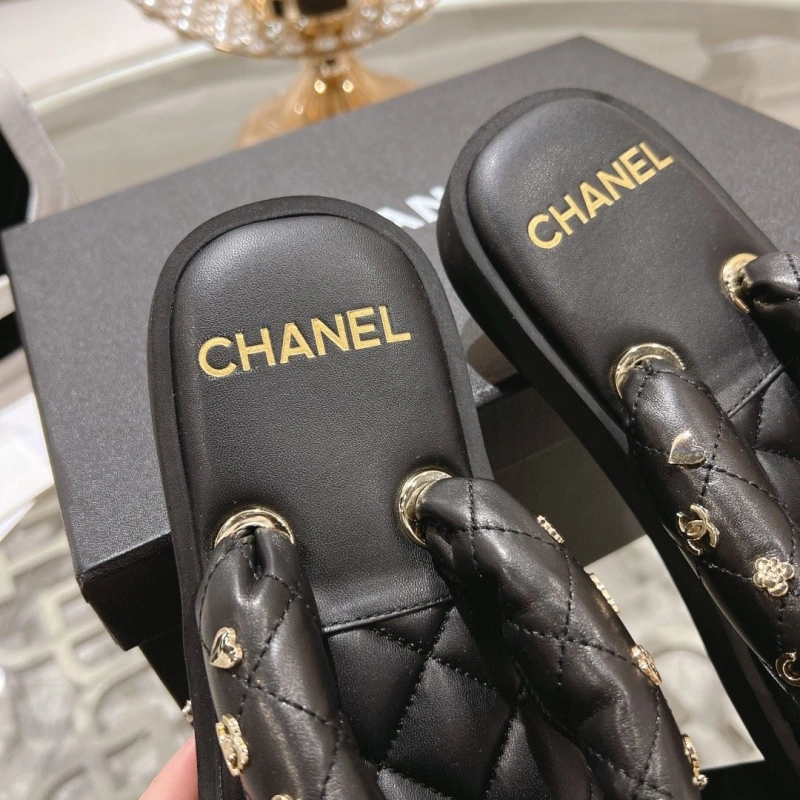 Affordable Chxnxl Slippers 132304