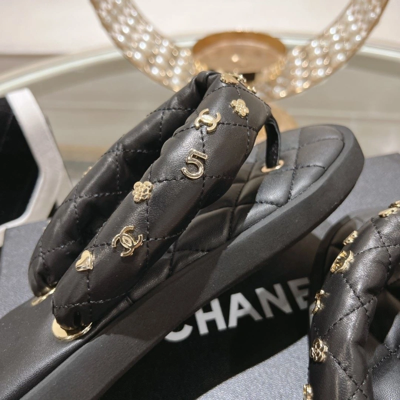 Affordable Chxnxl Slippers 132304