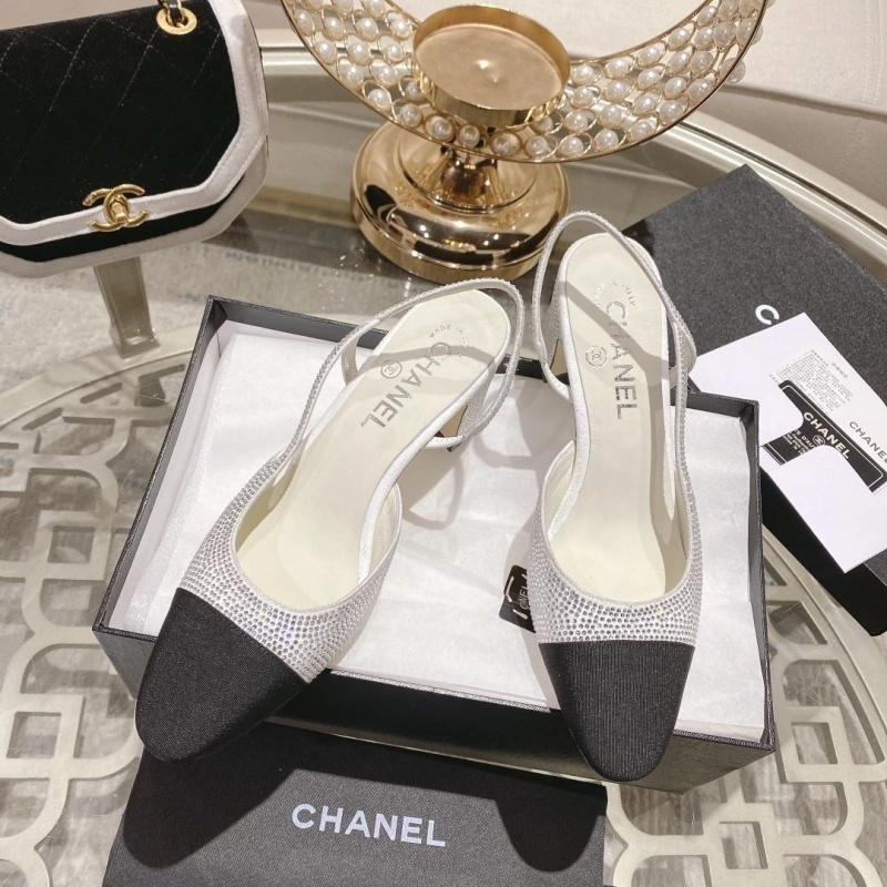 Versatile Chxnxl Sandals 130798