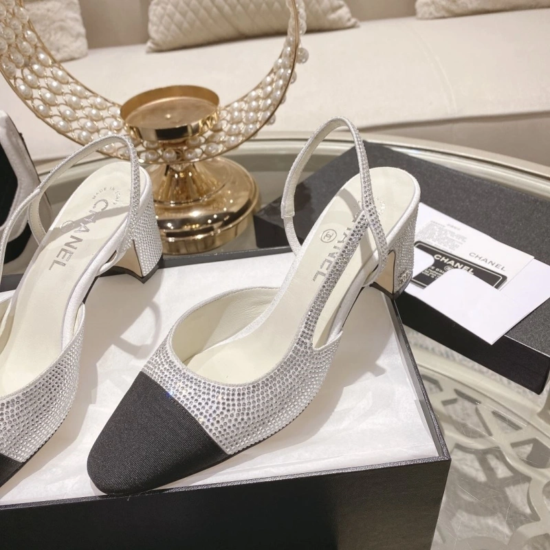 Versatile Chxnxl Sandals 130798