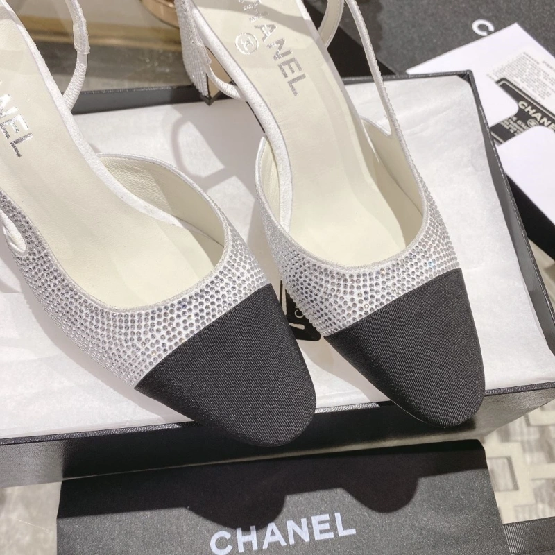 Versatile Chxnxl Sandals 130798