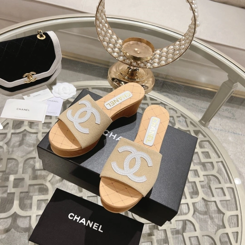 Durable Chxnxl Slippers 132278