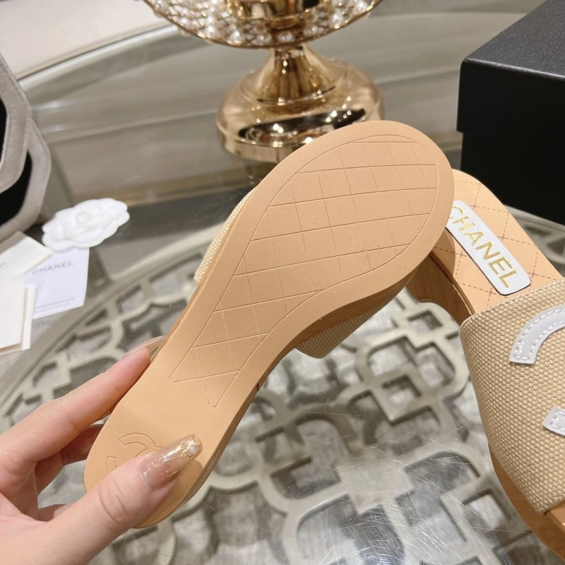 Durable Chxnxl Slippers 132278