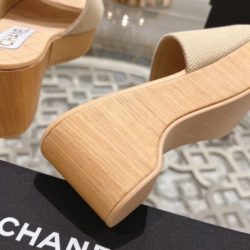 Durable Chxnxl Slippers 132278