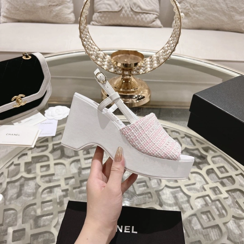 Versatile Chxnxl Sandals 130773