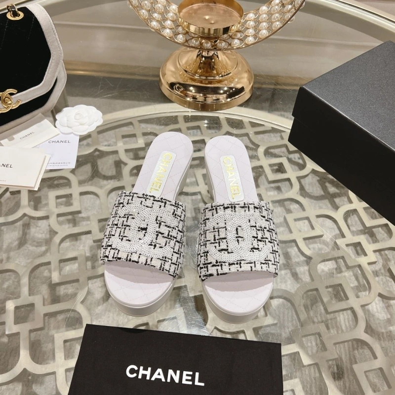 EyeCatching Chxnxl Slippers 132277