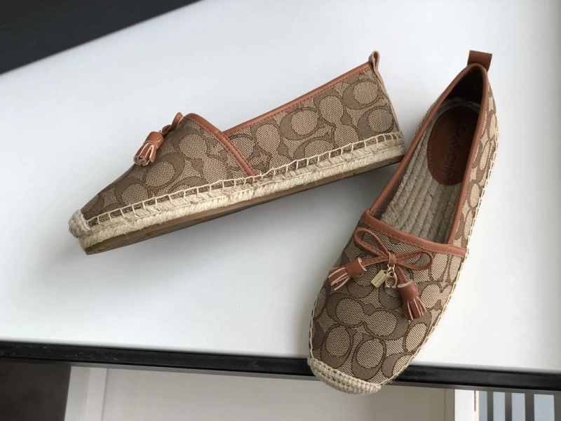 Vibrant Chxnxl Flat Shoes 131656