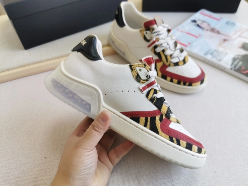 Bright Chxnxl Sneakers 132025