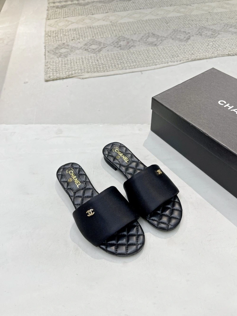 Cozy Chxnxl Slippers 132255