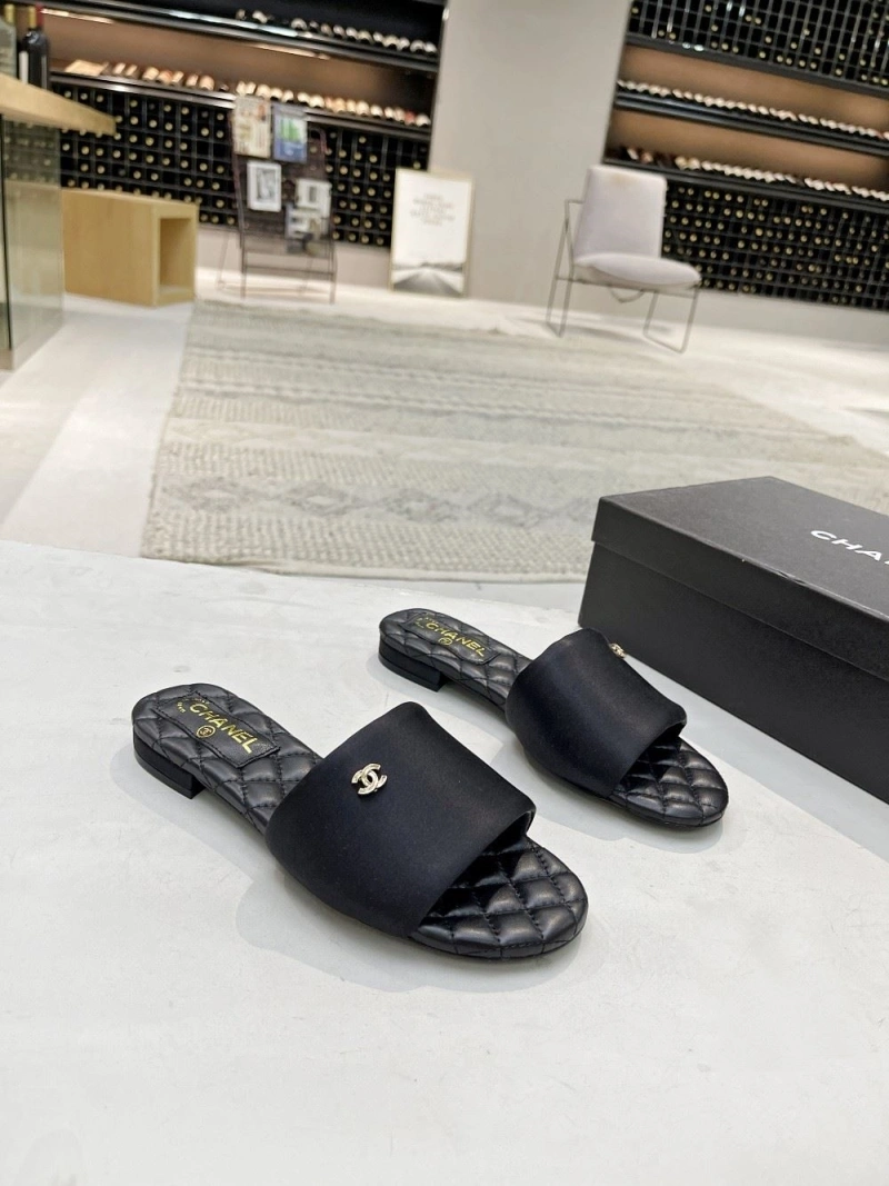 Cozy Chxnxl Slippers 132255
