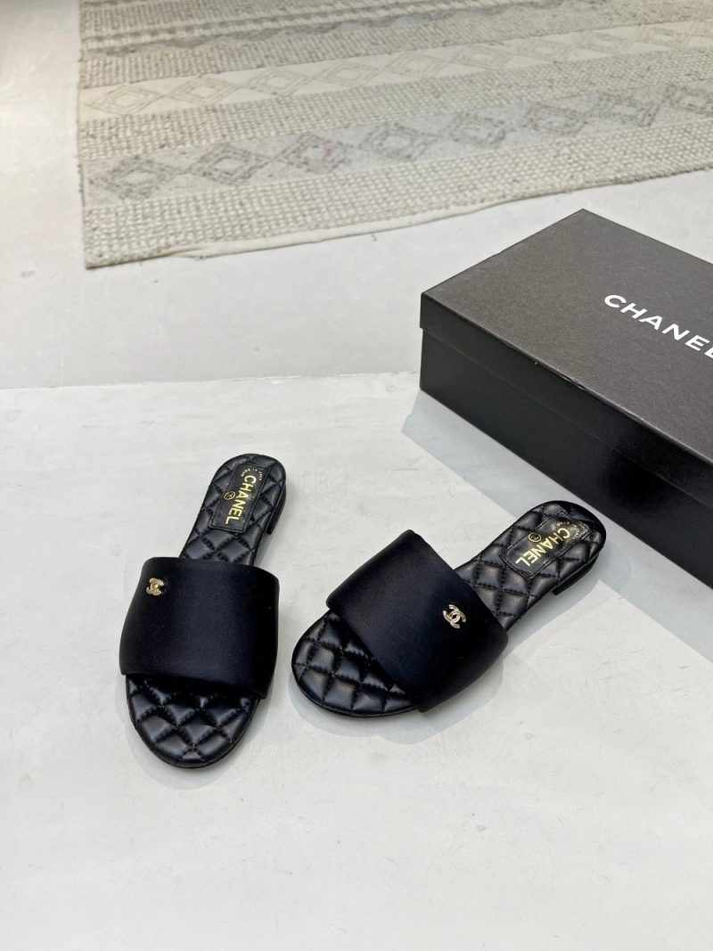 Cozy Chxnxl Slippers 132255