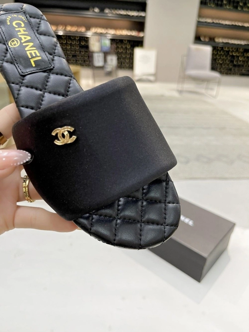 Cozy Chxnxl Slippers 132255