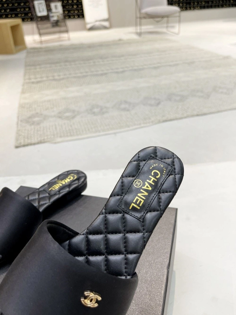 Cozy Chxnxl Slippers 132255
