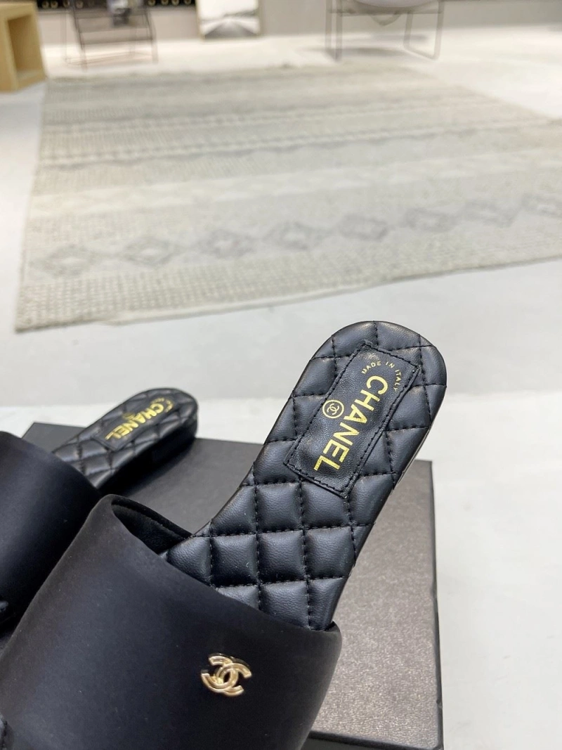 Cozy Chxnxl Slippers 132255