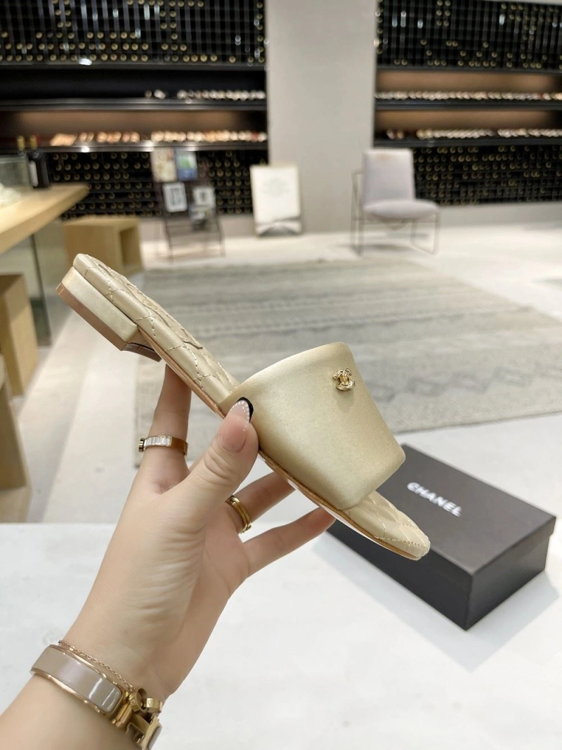 Efficient Chxnxl Slippers 132240