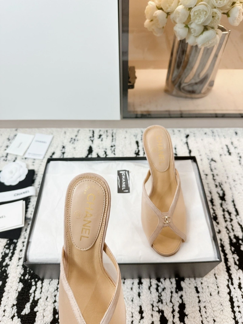 Versatile Chxnxl Slippers 132236