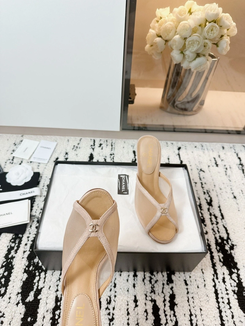 Versatile Chxnxl Slippers 132236