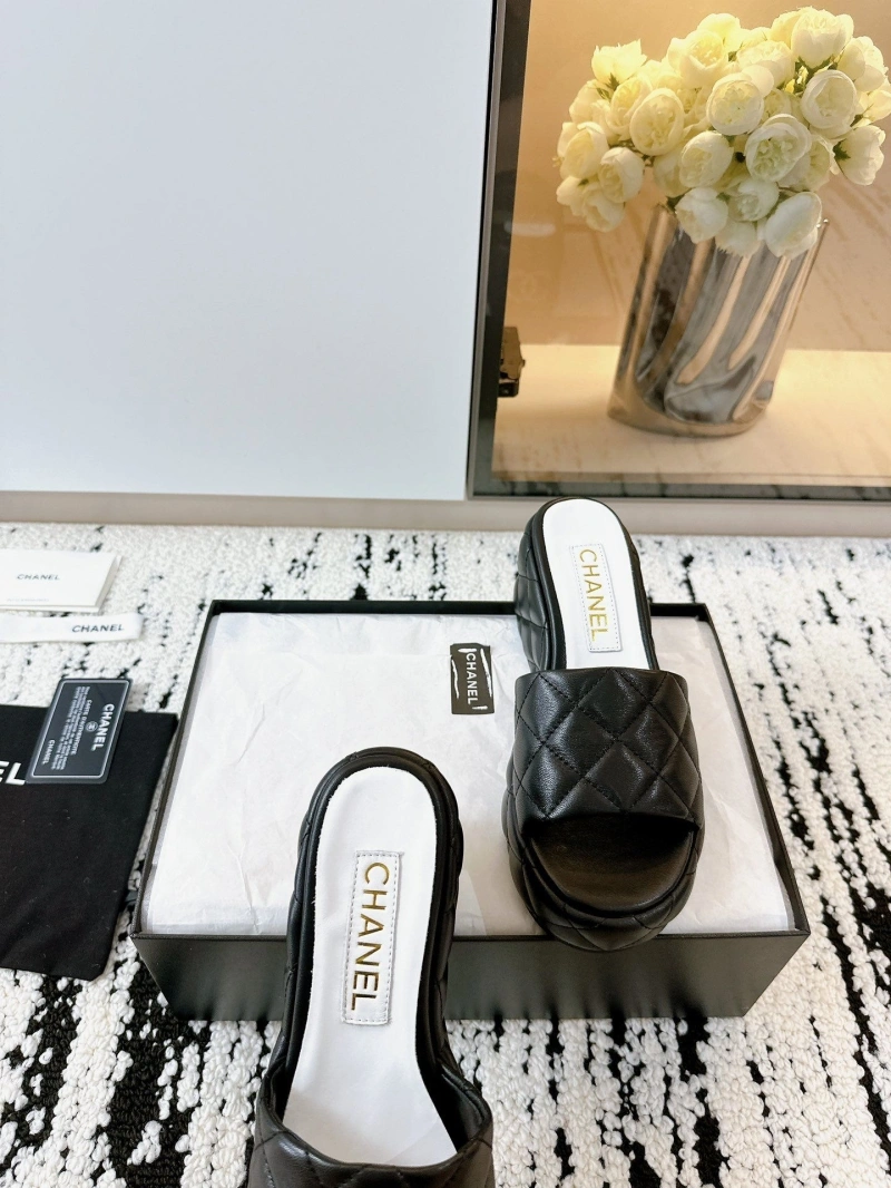 Durable Chxnxl Slippers 132228