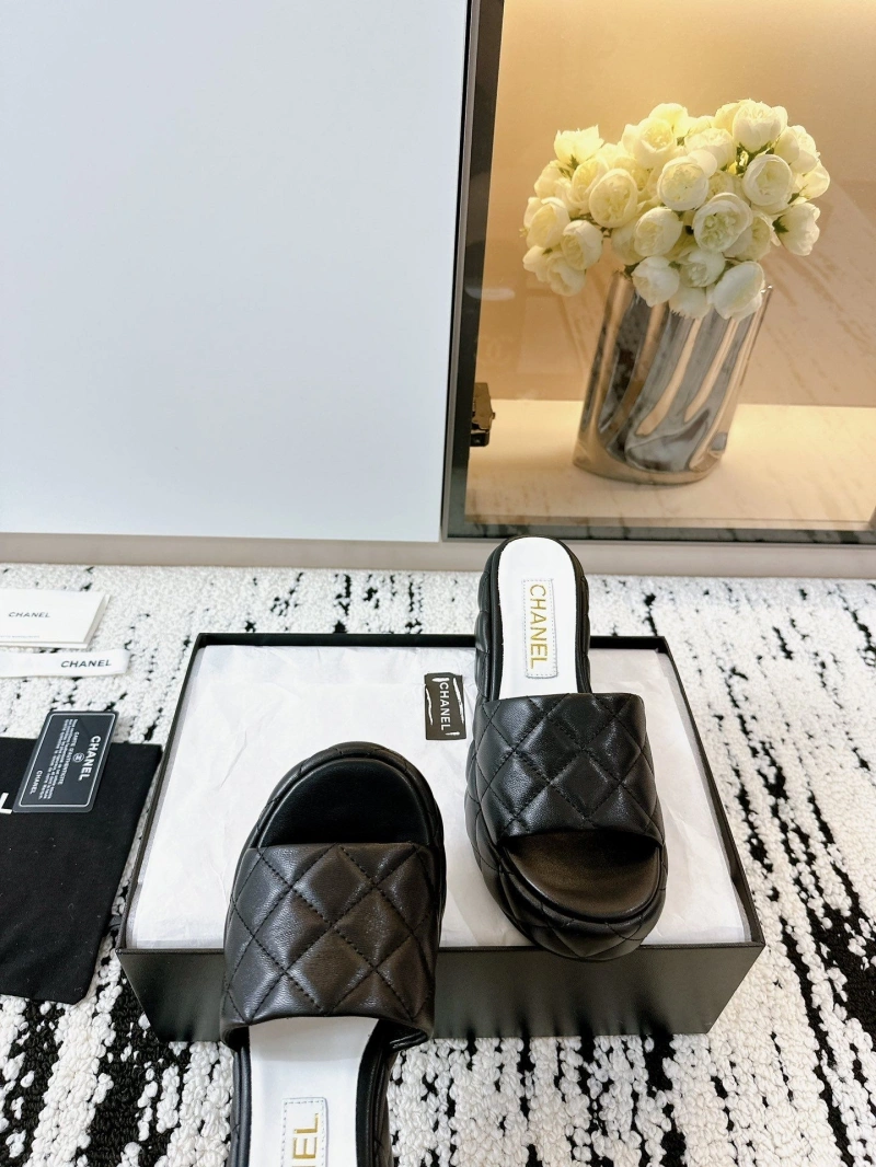Durable Chxnxl Slippers 132228